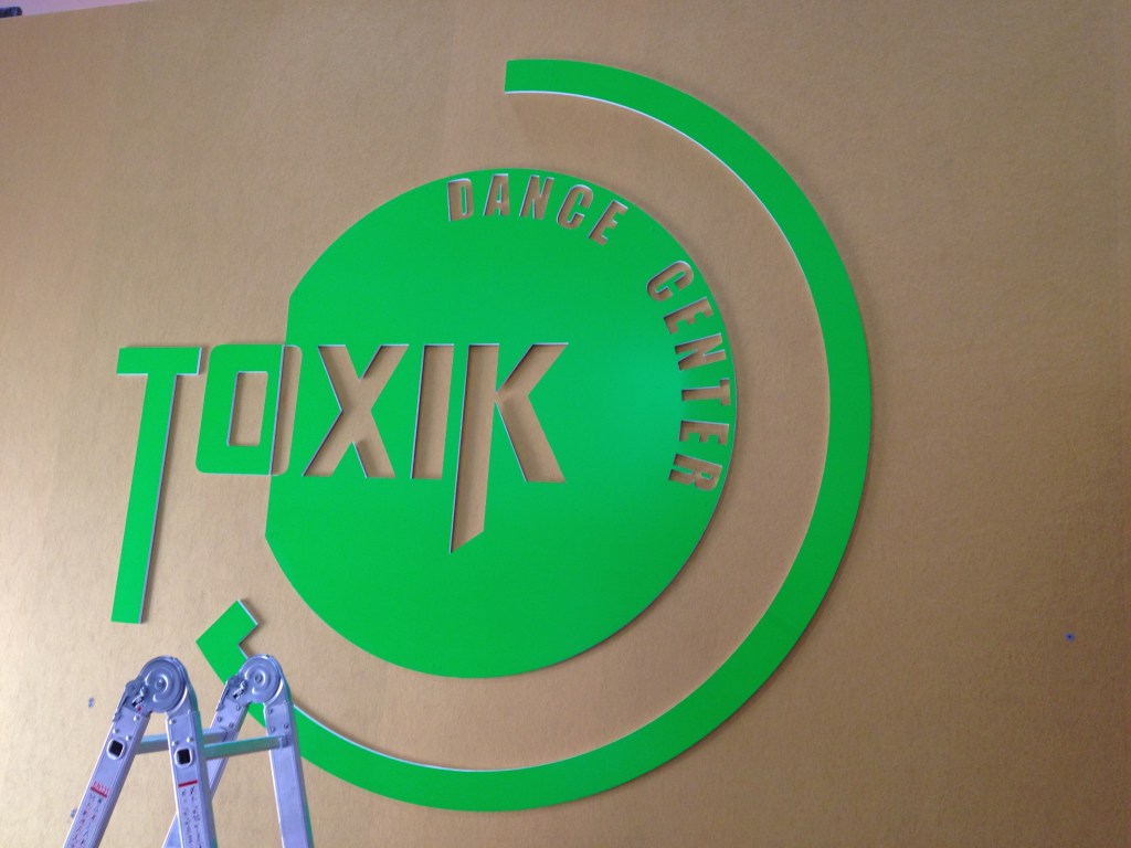 Mengapa Neon Box di Jakarta Jadi Pilihan Favorit Pengusaha?