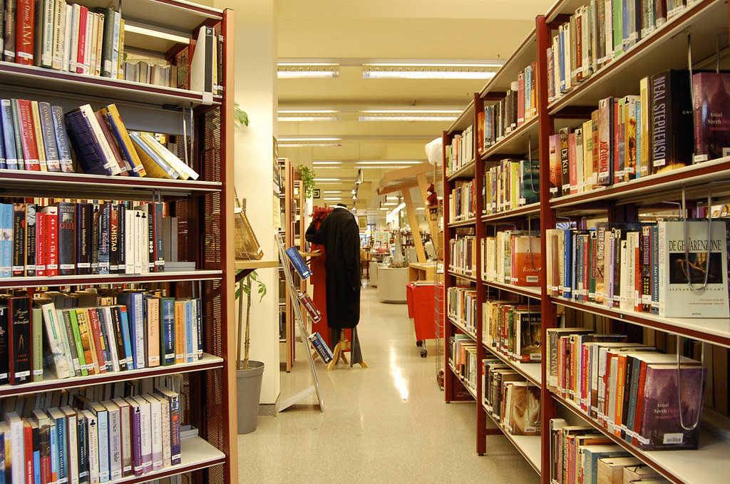 The Evolution of University Libraries in the Digital Era